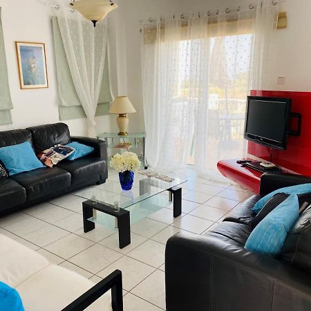 Villa Emiliana Paralimni Bagian luar foto