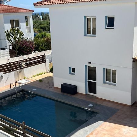 Villa Emiliana Paralimni Bagian luar foto