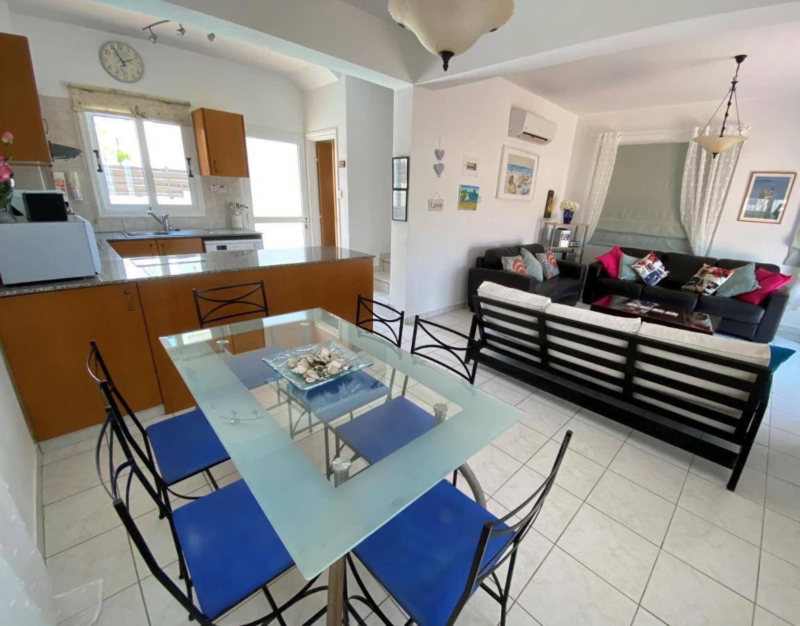 Villa Emiliana Paralimni Bagian luar foto