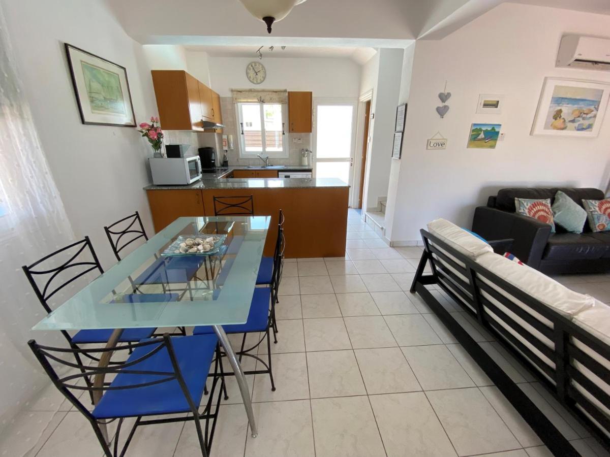 Villa Emiliana Paralimni Bagian luar foto