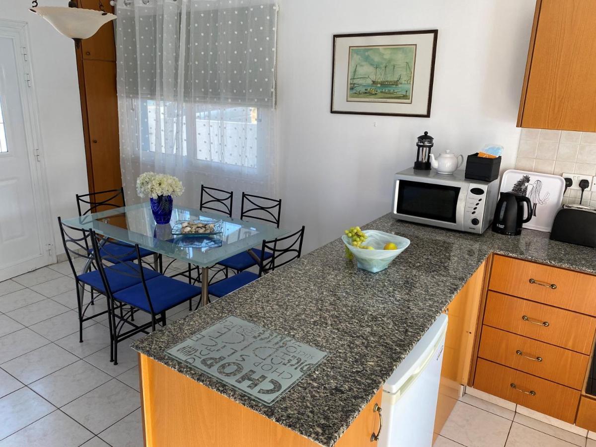 Villa Emiliana Paralimni Bagian luar foto