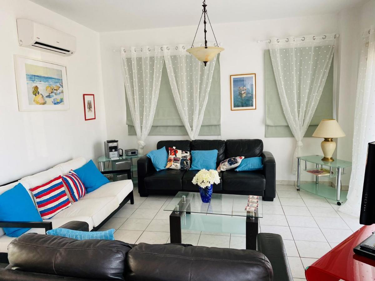 Villa Emiliana Paralimni Bagian luar foto