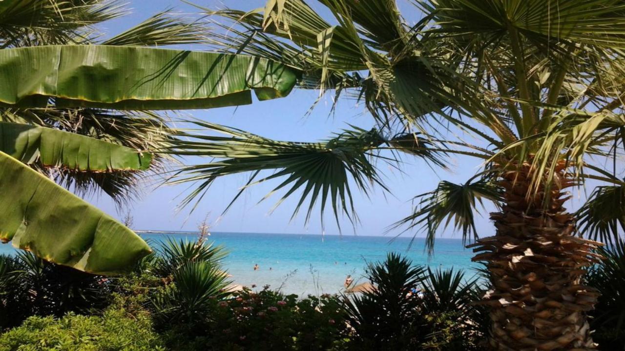 Villa Emiliana Paralimni Bagian luar foto