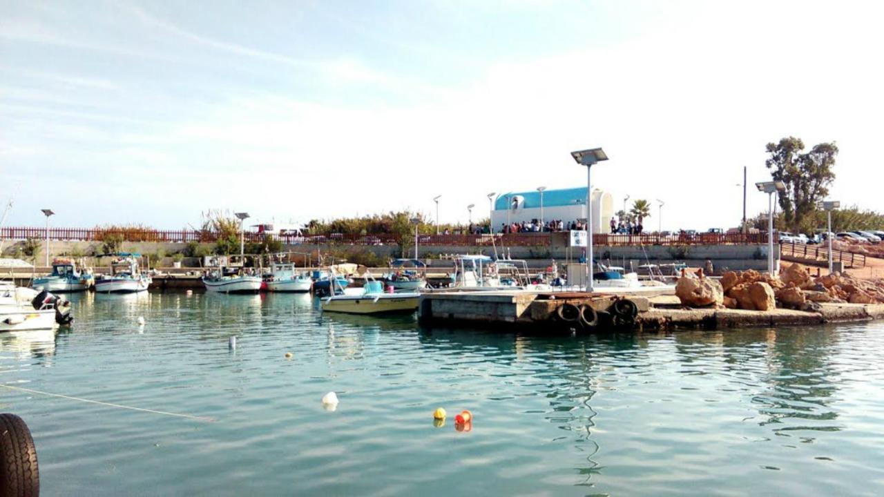 Villa Emiliana Paralimni Bagian luar foto