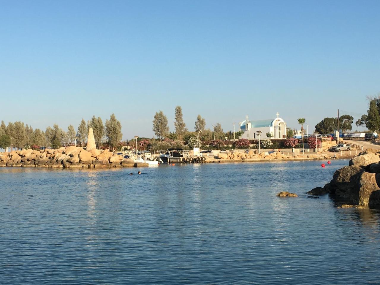 Villa Emiliana Paralimni Bagian luar foto