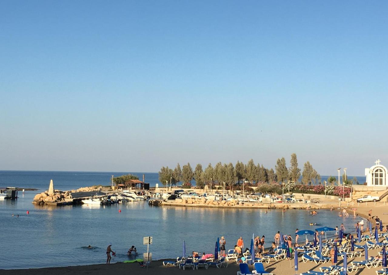 Villa Emiliana Paralimni Bagian luar foto