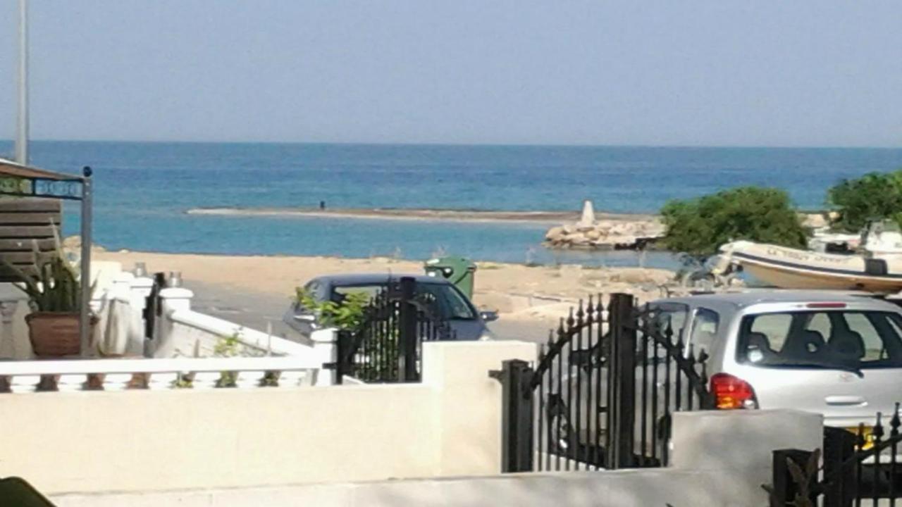 Villa Emiliana Paralimni Bagian luar foto