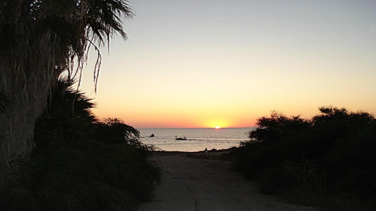 Villa Emiliana Paralimni Bagian luar foto