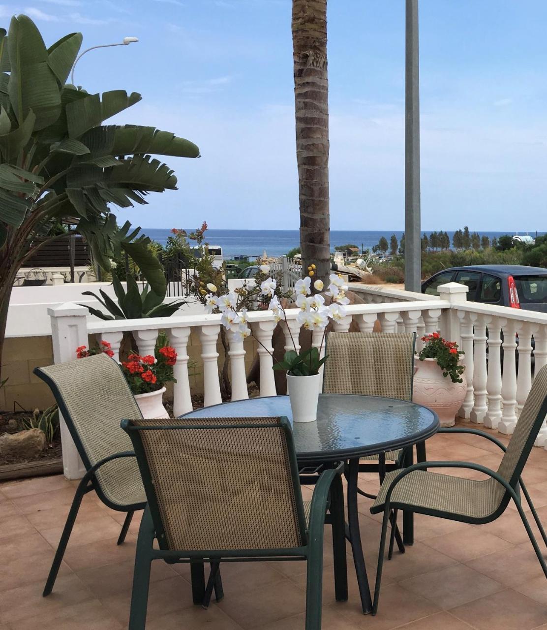 Villa Emiliana Paralimni Bagian luar foto