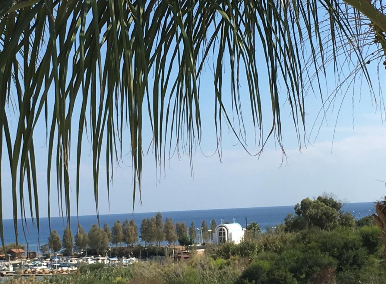 Villa Emiliana Paralimni Bagian luar foto
