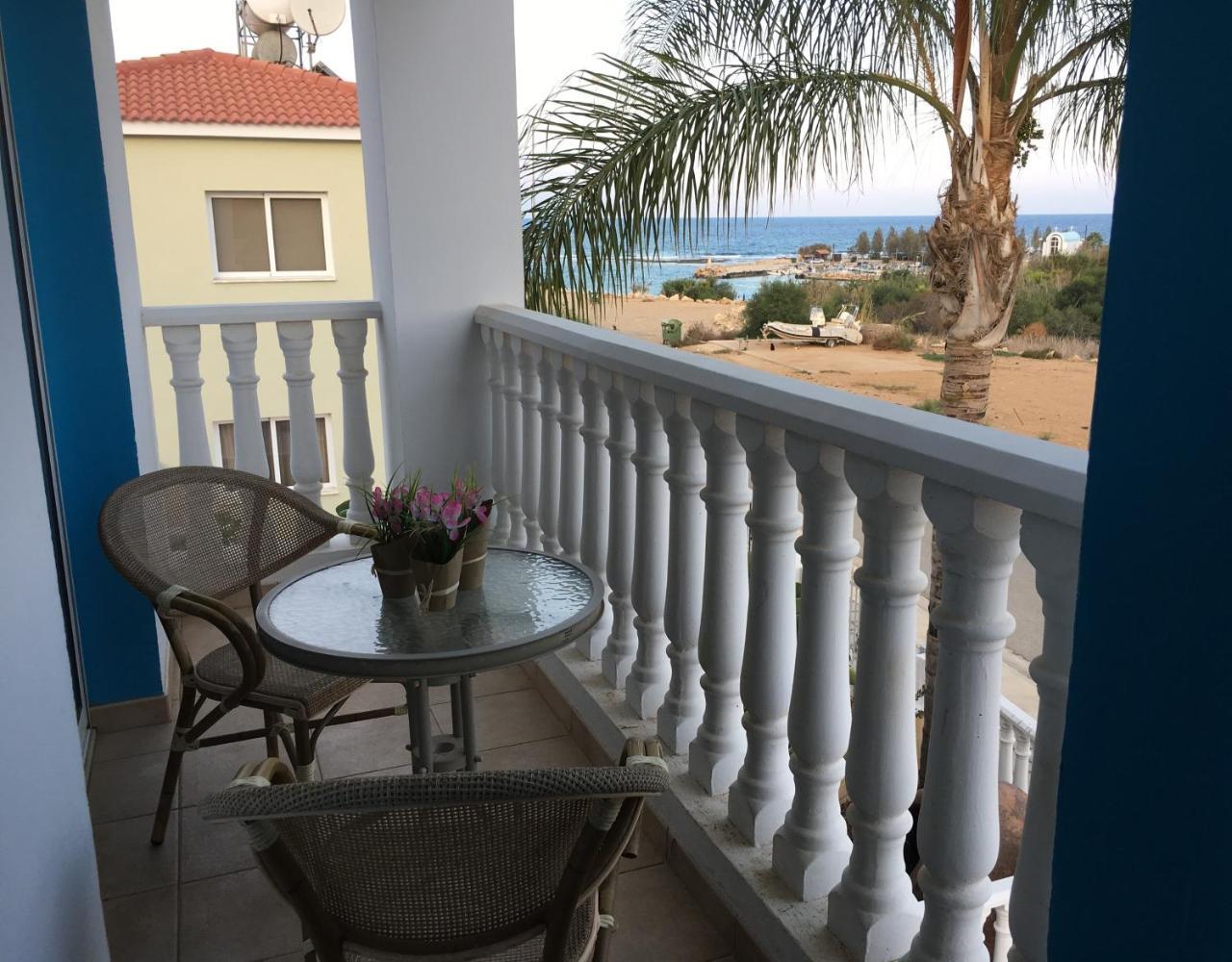 Villa Emiliana Paralimni Bagian luar foto