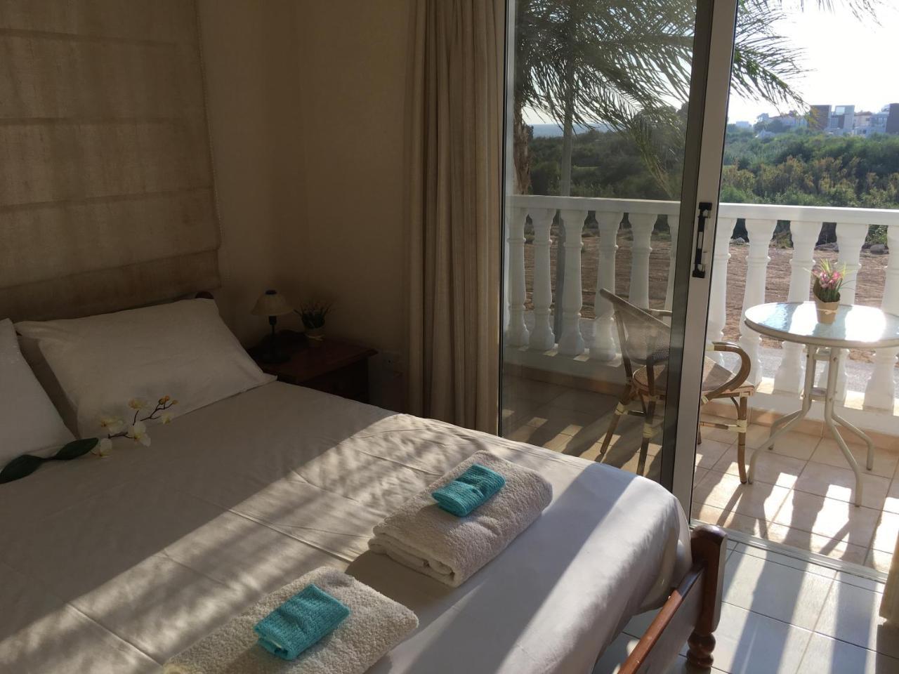 Villa Emiliana Paralimni Bagian luar foto