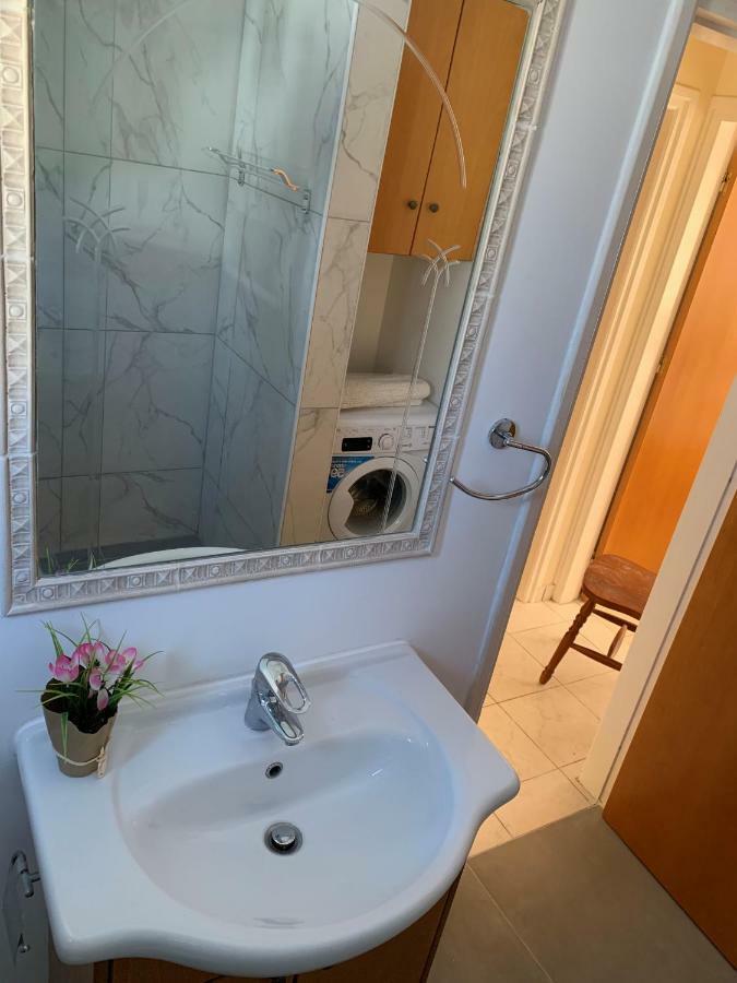 Villa Emiliana Paralimni Bagian luar foto