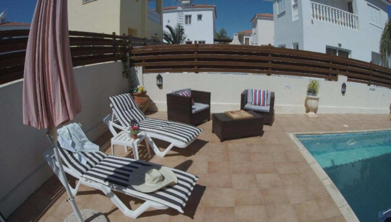 Villa Emiliana Paralimni Bagian luar foto