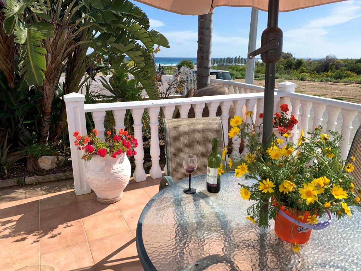 Villa Emiliana Paralimni Bagian luar foto